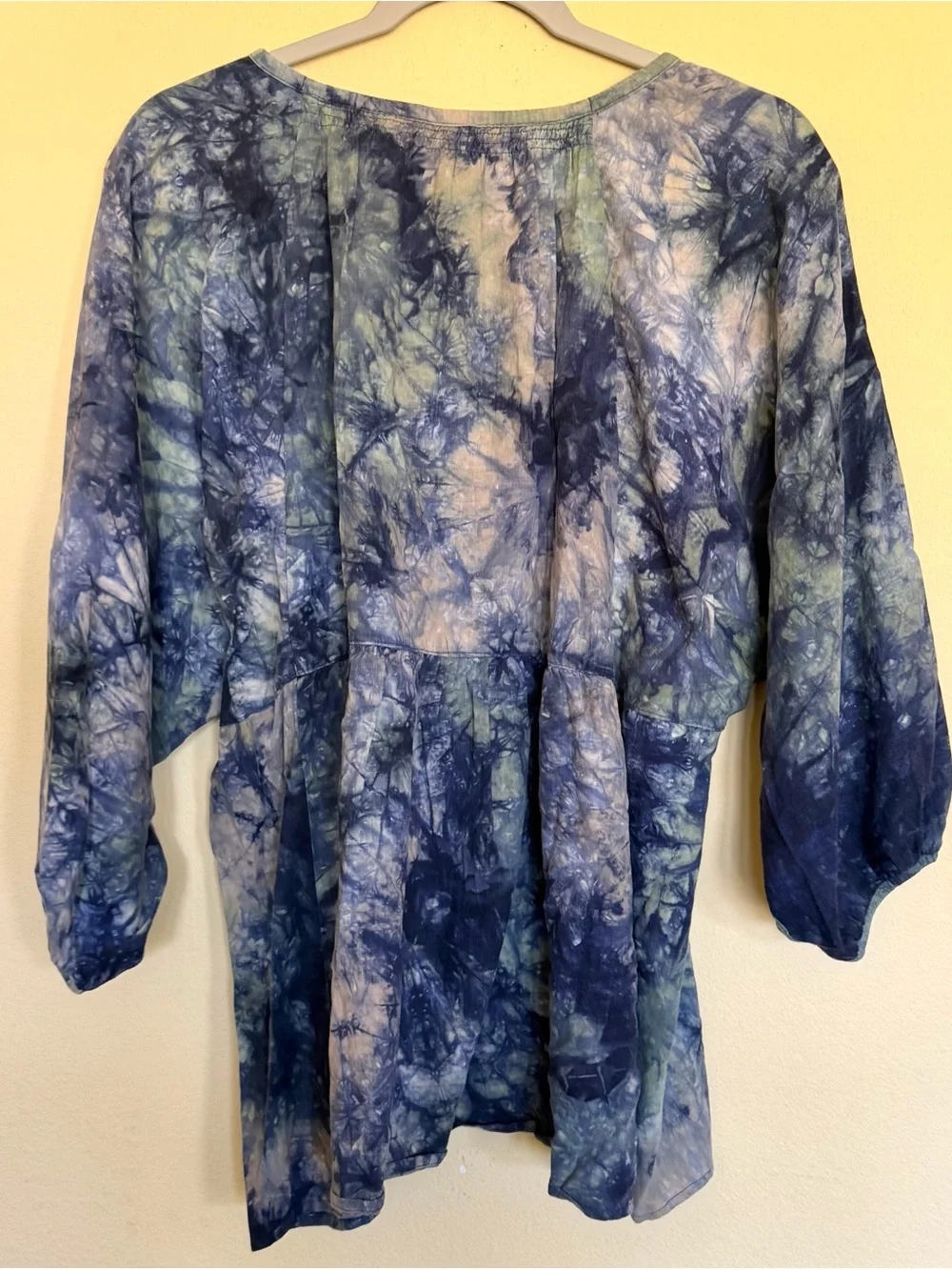 CAbi Woodstock Top Blue Green Tie Dye Linen Blend Babydoll Blouse size large